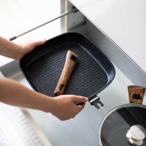 GOURMEX Poêle grill à induction de 28 cm, noire, avec revêtement  antiadhésif, excellente poêle pour viande, poisson et légumes (poêle à  griller de 28 cm) : : Maison